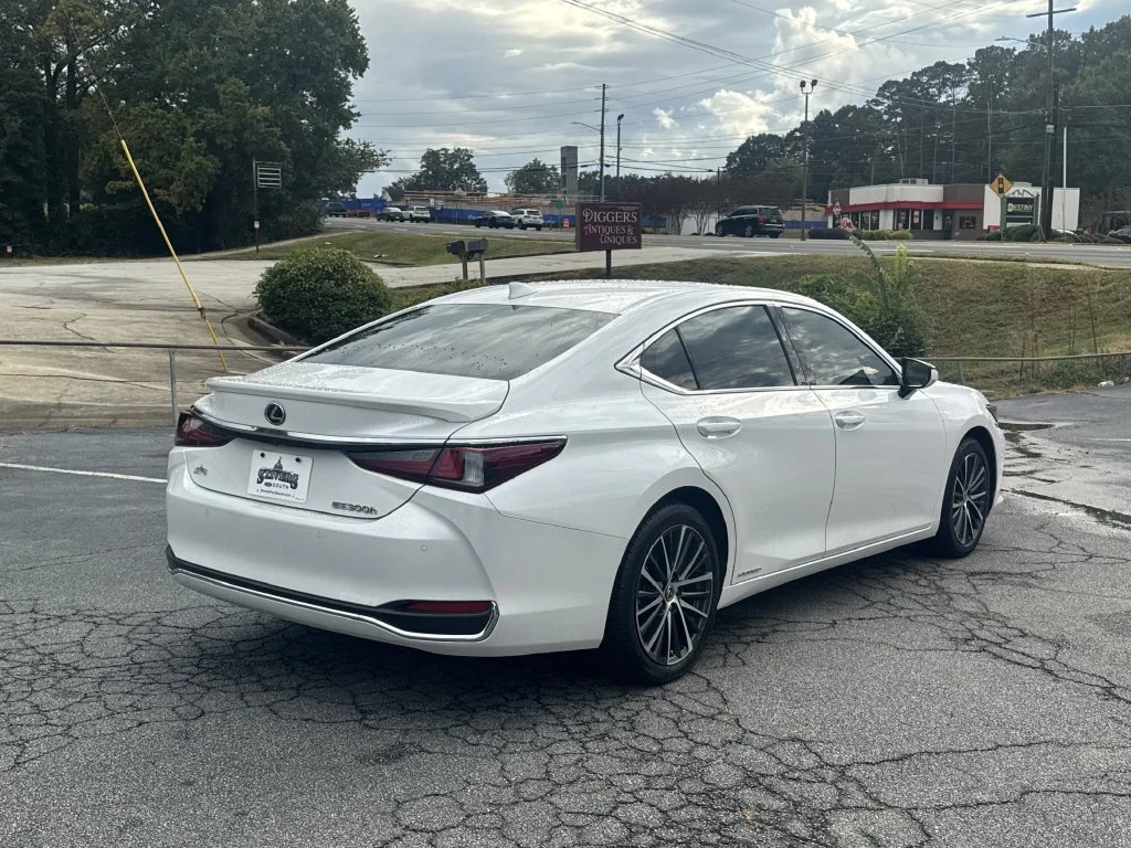 Used 2022 White Lexus 300h image 7