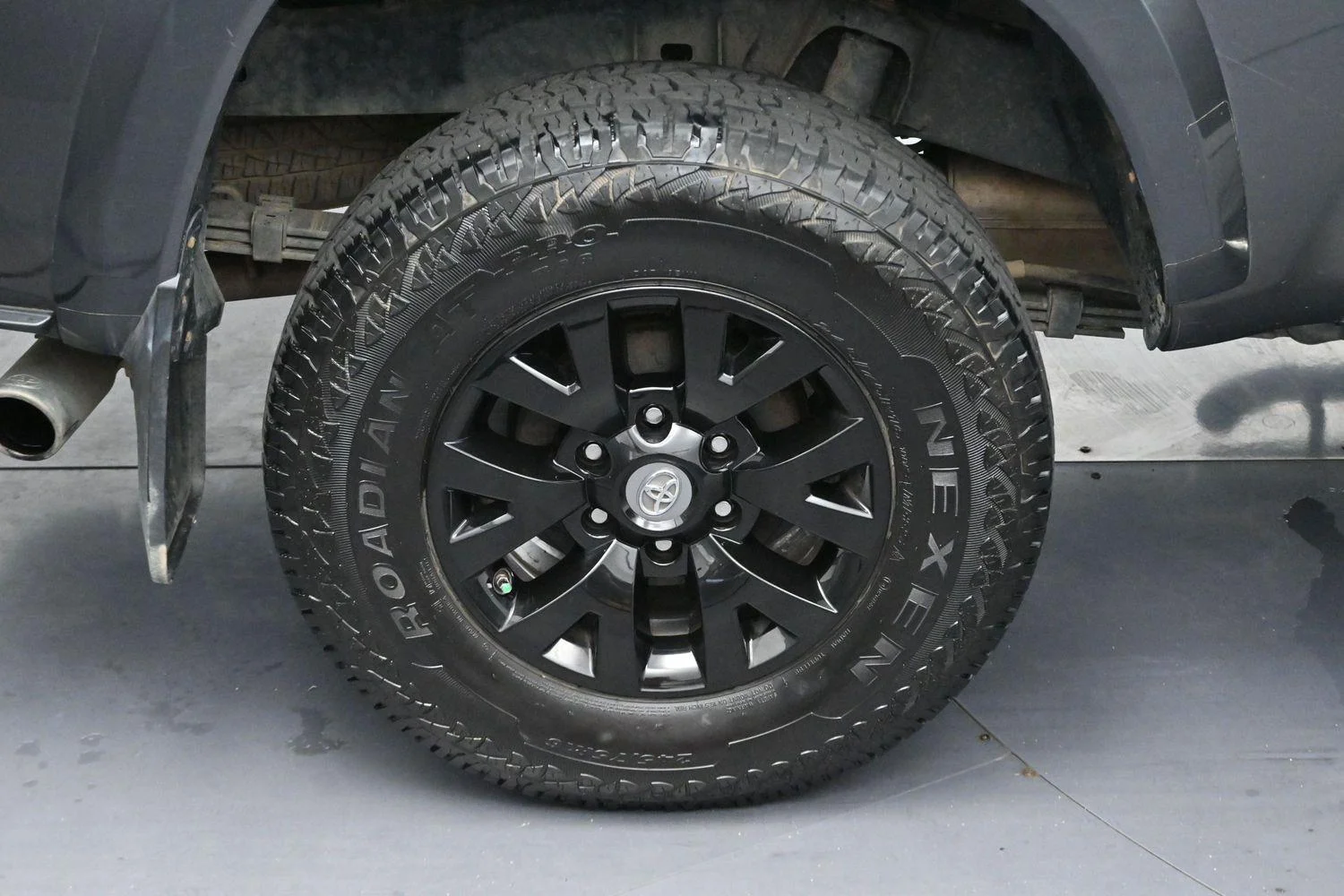 Used 2017 Magnetite Gray Metallic Toyota SR5 image 29