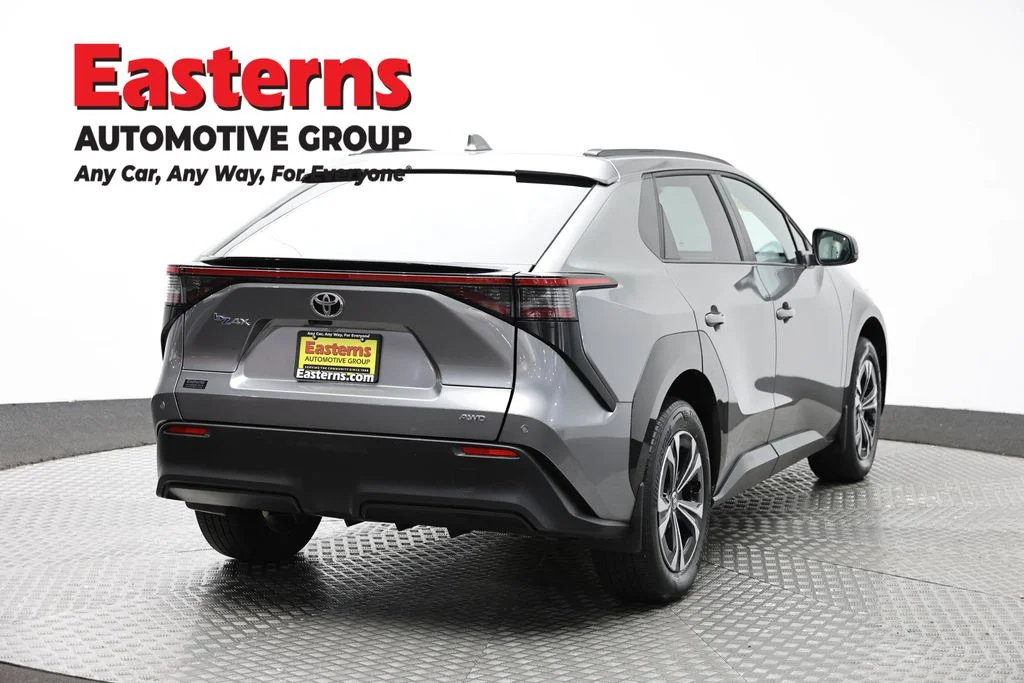 Used 2023 Gray Toyota XLE image 5