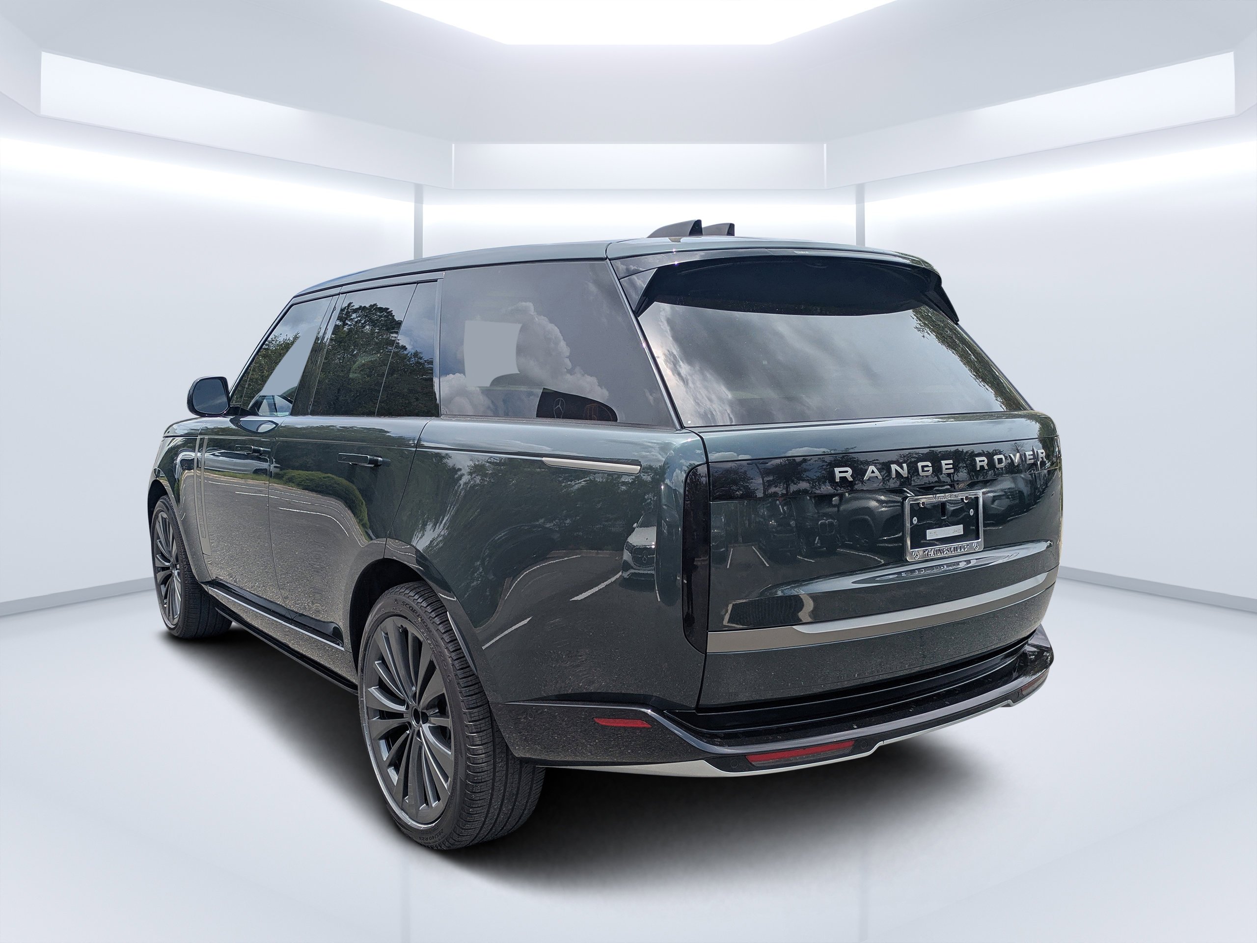 Used 2025 Belgravia Green Metallic Land Rover SE image 5