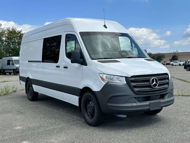 New 2026  Mercedes-Benz Crew 170 WB image 7