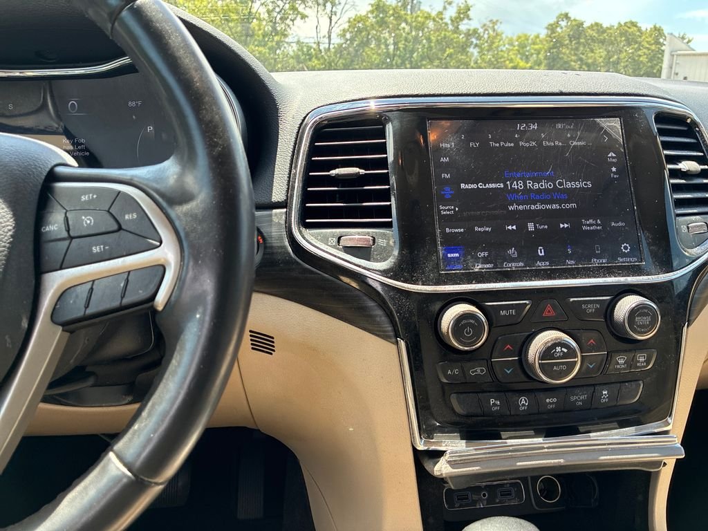 Used 2022 Black Jeep Laredo E image 21