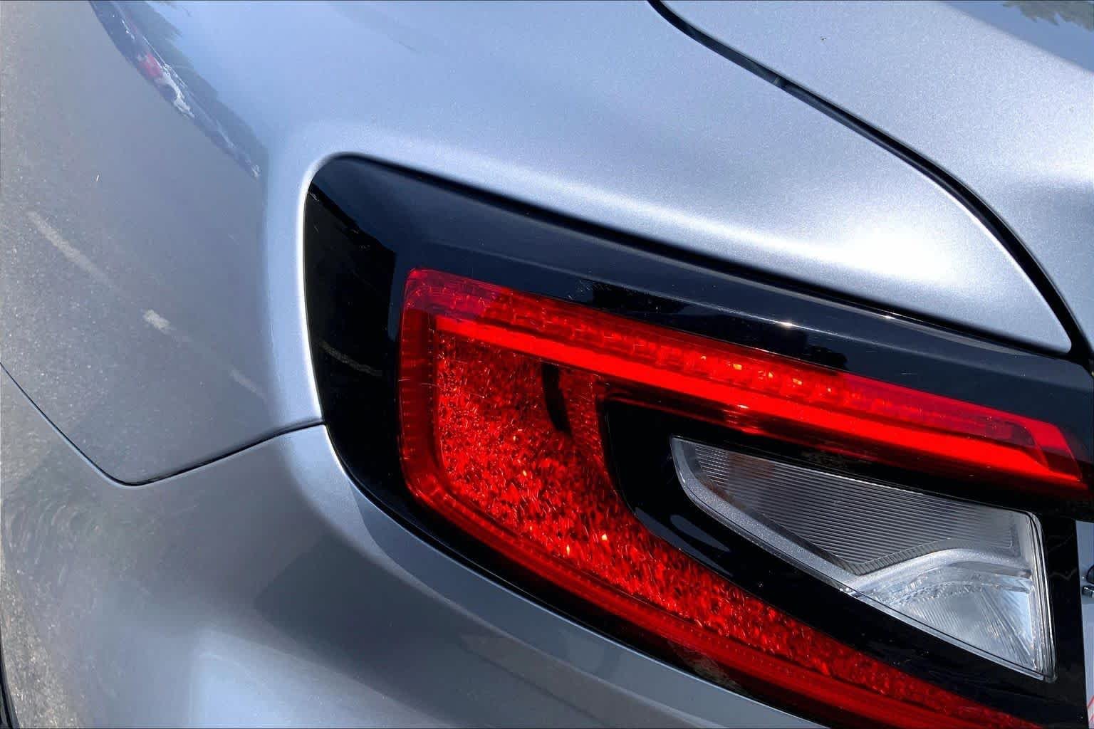 Used 2022 Ice Silver Metallic Subaru  image 29