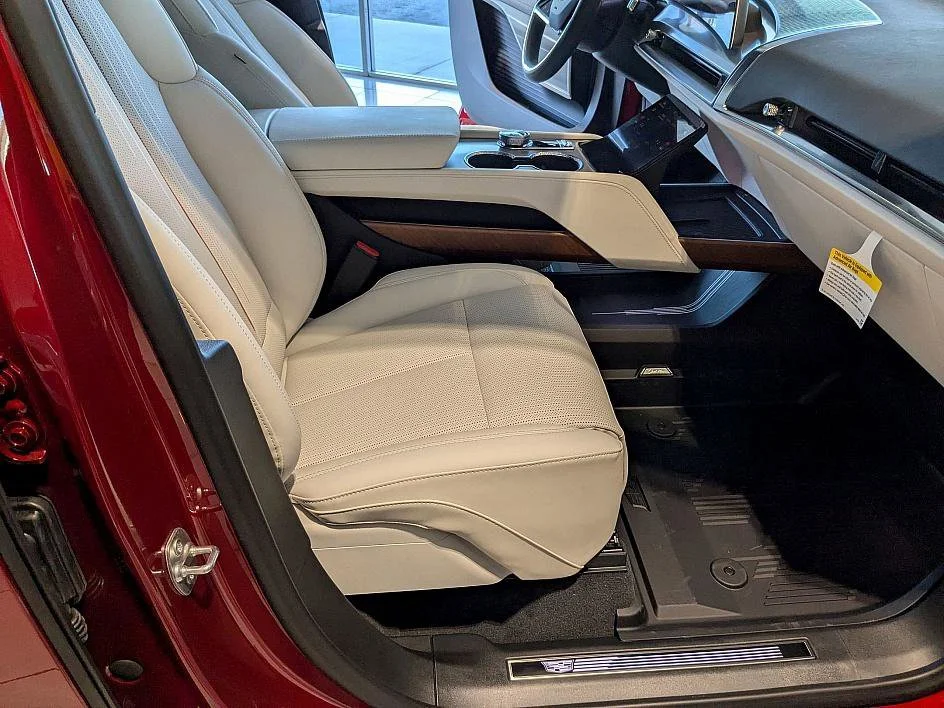 2026 Cadillac VISTIQ Luxury - Photo 32