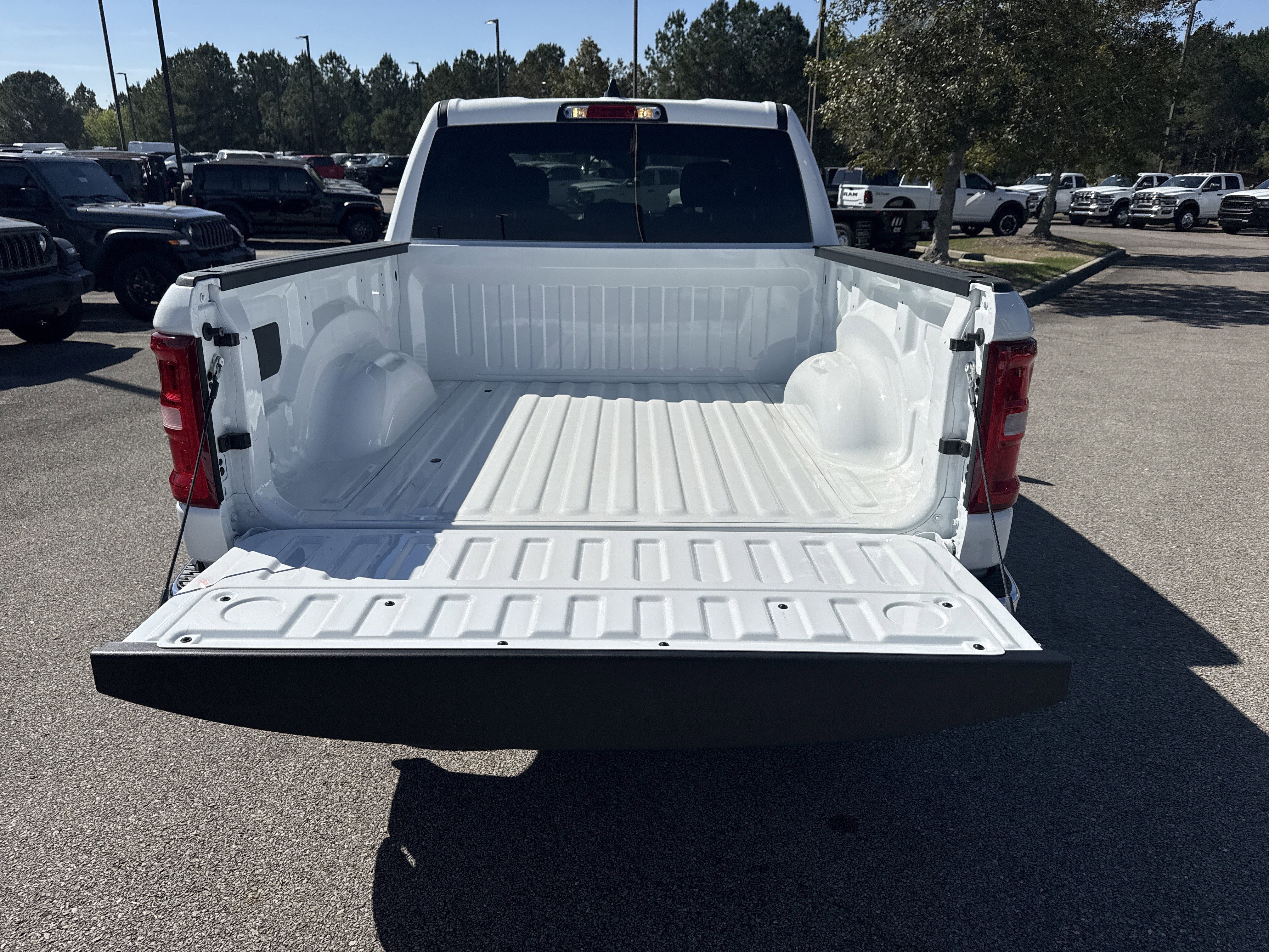 New 2026 Bright White Clearcoat RAM Big Horn/Lone Star image 18