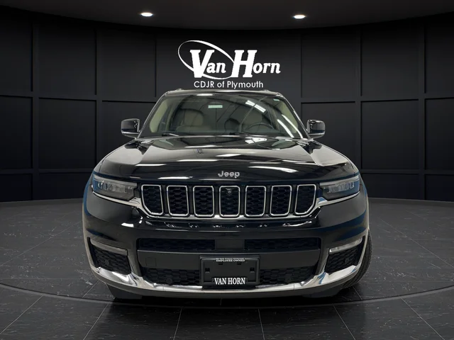 Used 2022 Diamond Black Jeep Limited image 2