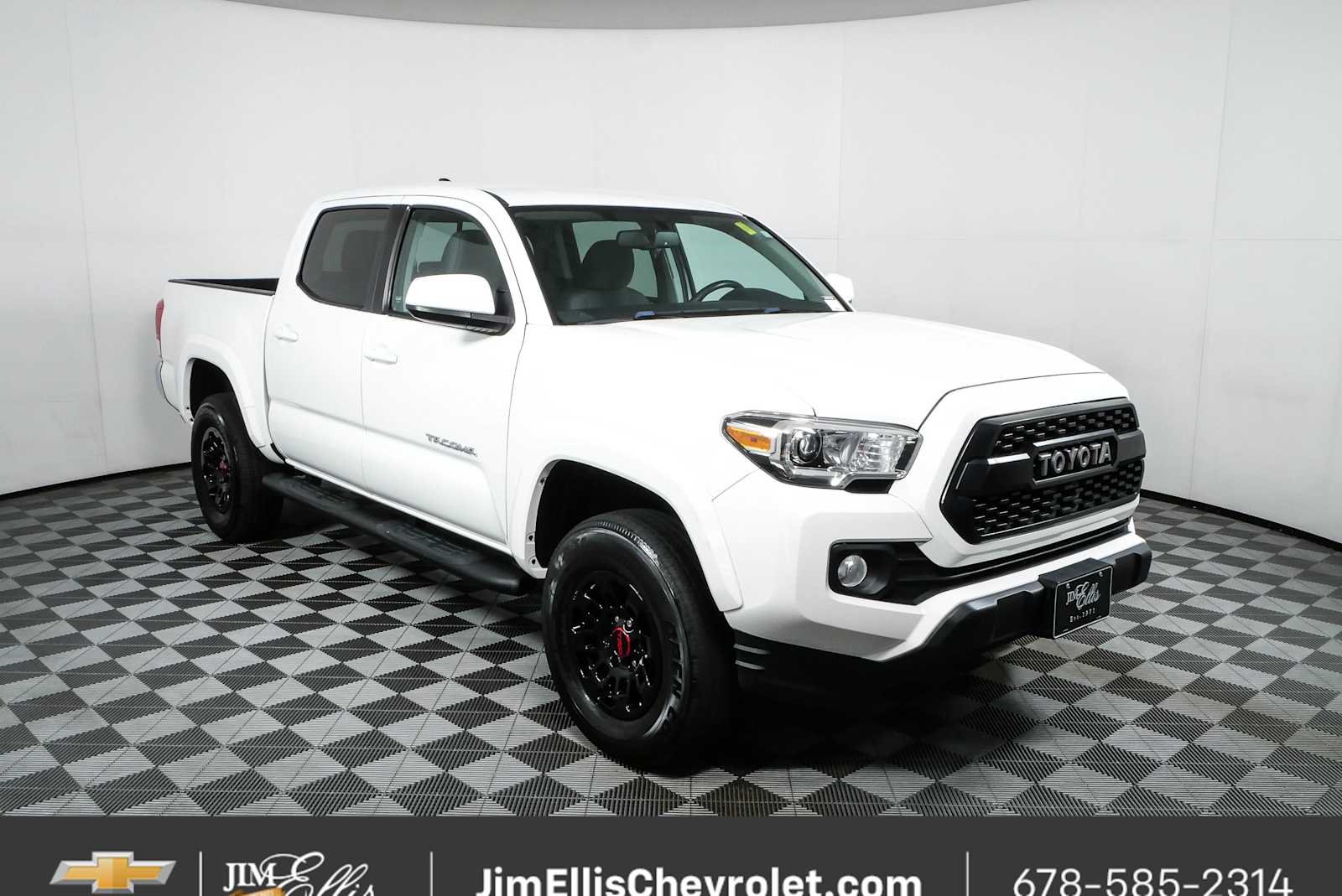 Used 2017 White Toyota SR5 V6 image 1