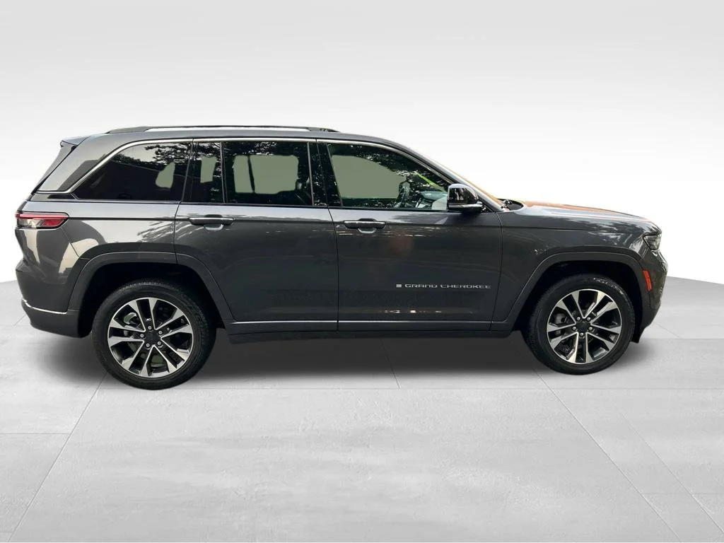 Used 2022 Gray Jeep Overland image 7