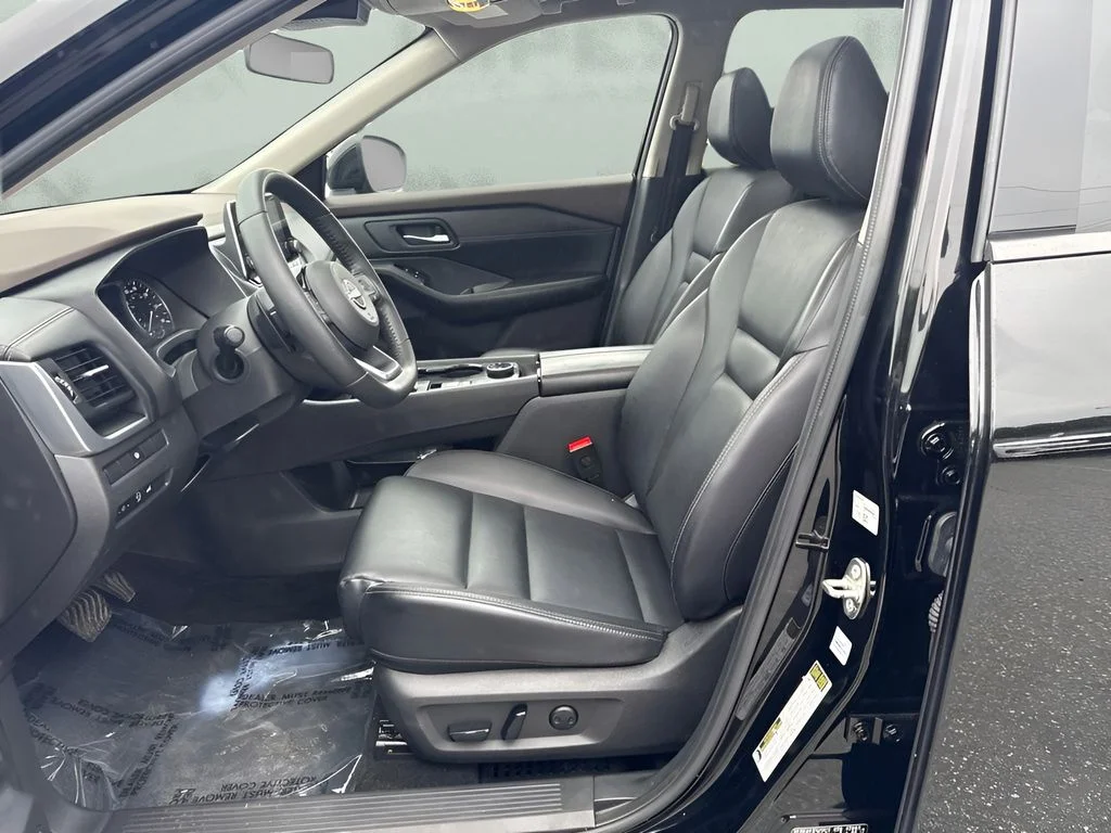 Used 2023 Black Nissan SV image 5