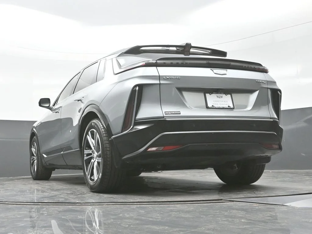 Used 2024 Silver Cadillac Luxury image 27