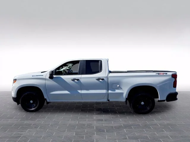 Used 2022 SUMMIT WHITE Chevrolet Work Truck image 4