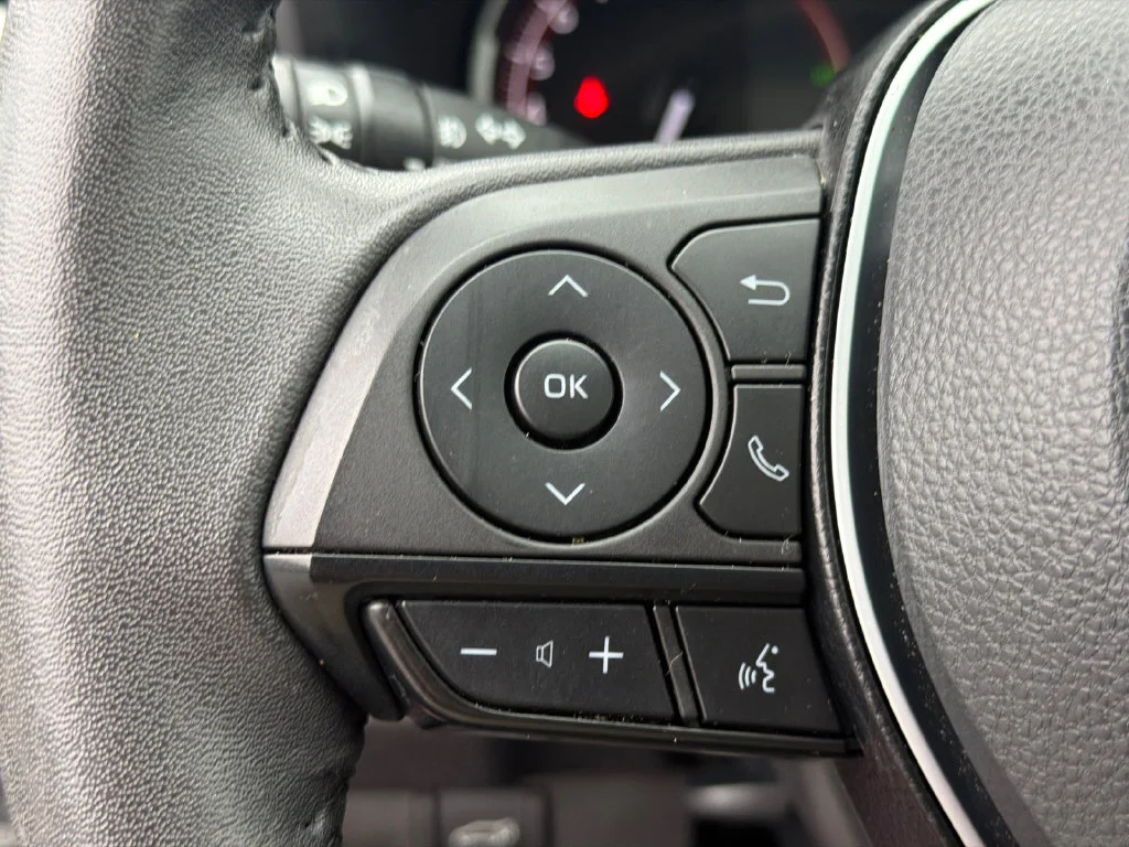 Used 2025 Red Toyota XLE Premium image 25