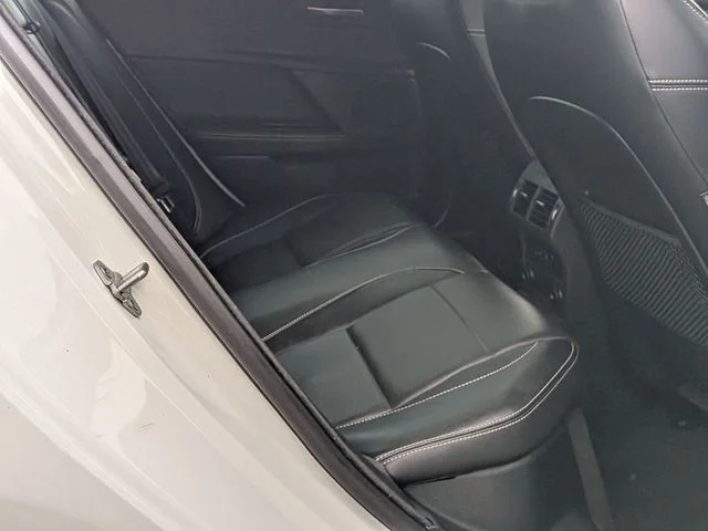 Used 2018 White Jaguar 25t R-Sport image 26