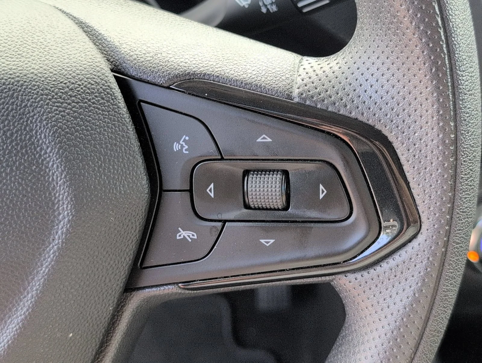 Used 2023 Summit White Chevrolet LT image 25