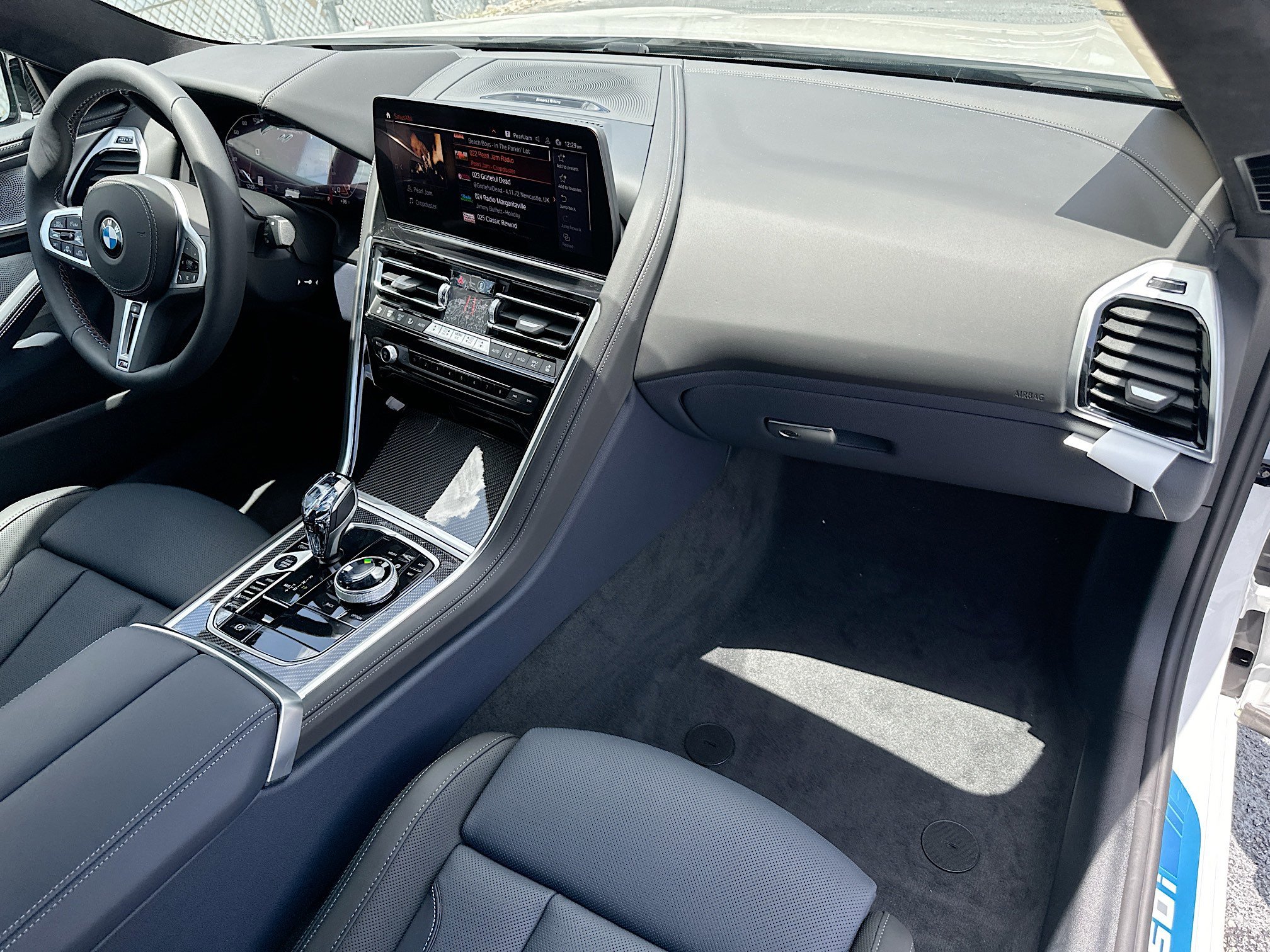 2026 BMW 8 Series M850i - Photo 24