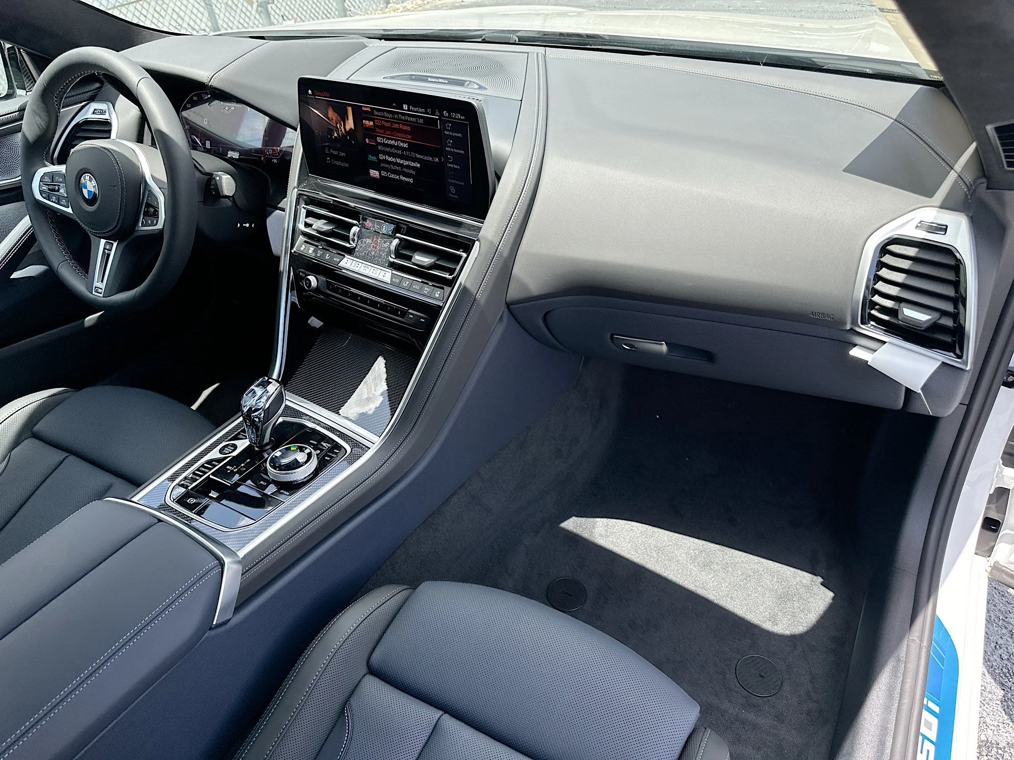 2026 BMW 8 Series M850i - Photo 24