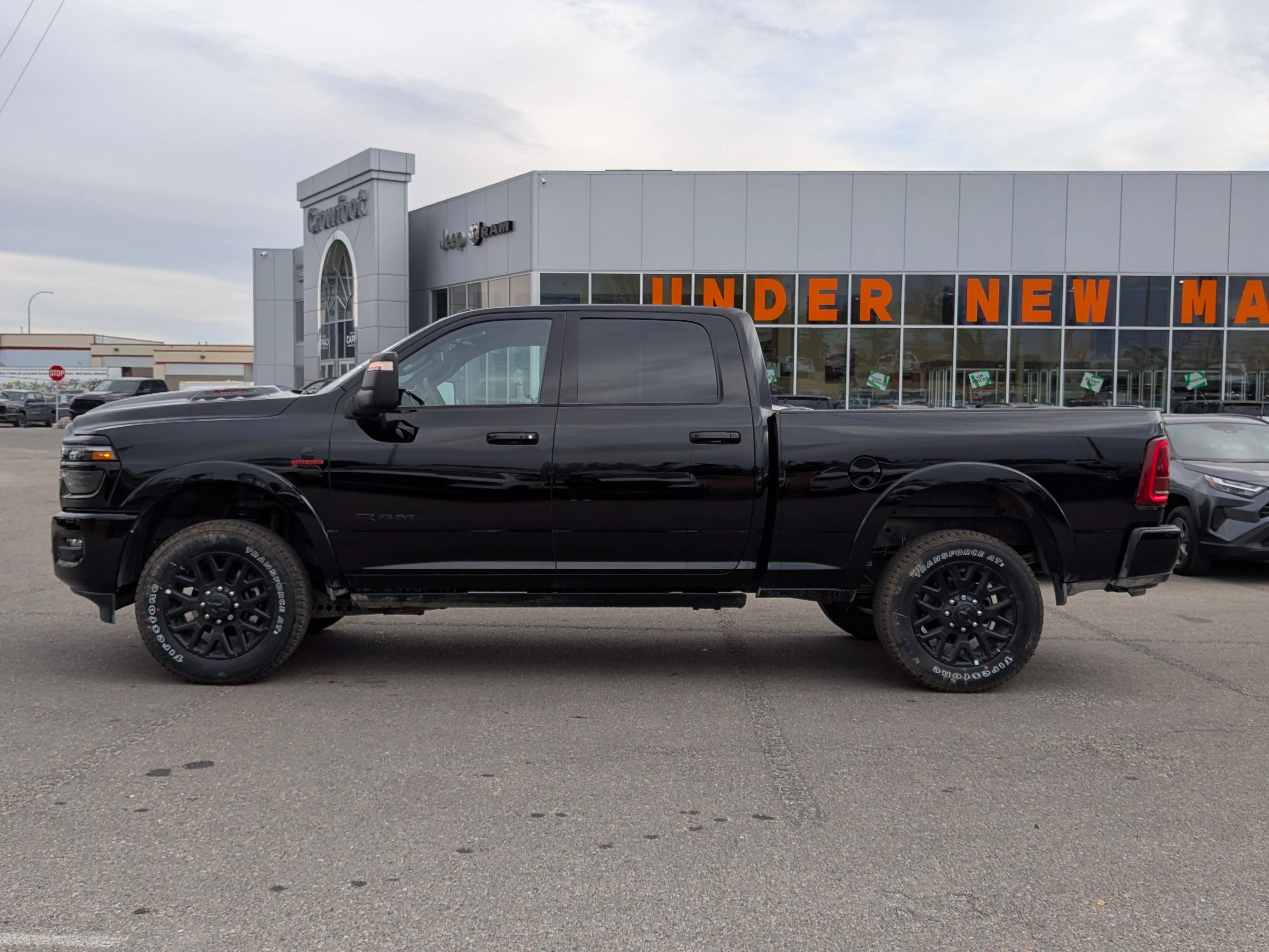 New 2026 Black RAM Limited - NIGHT EDITION - 5TH W & GOOSENECK PREP - LEVEL 1 EQUIP - CUSTOM EBONY RED SEATS image 5