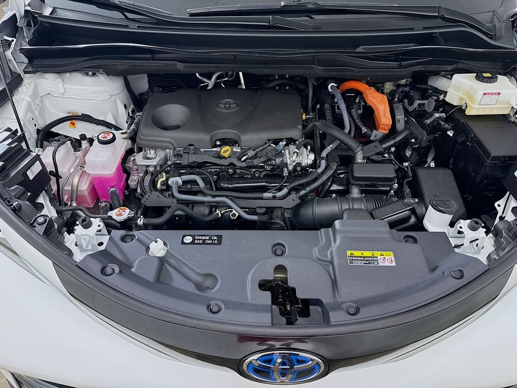 Used 2025 Wind Chill Pearl Toyota Platinum image 33