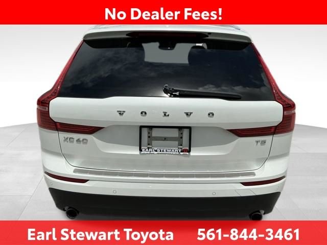 Used 2019 White Volvo T5 Momentum image 5
