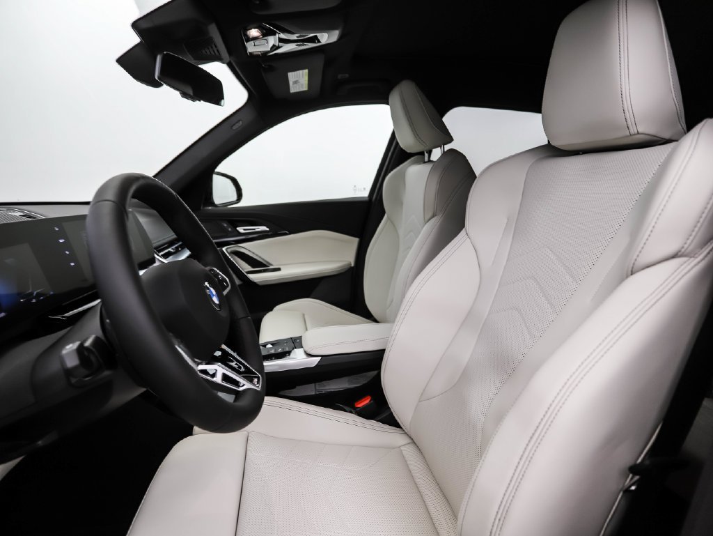 New 2027 Silver Metallic BMW xDrive28i image 11