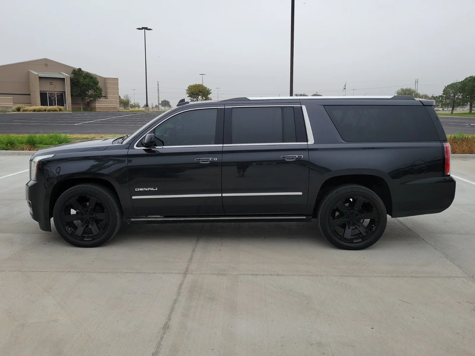 Used 2020 Black GMC 4WD Denali image 2