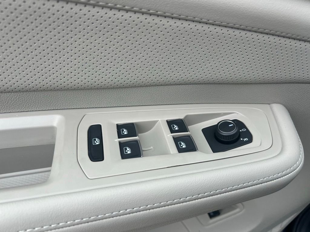 New 2026 Black Volkswagen SE w/Technology image 47