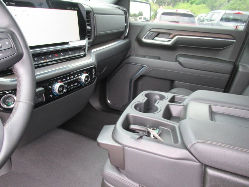 2024 GMC Sierra 1500 SLT - Photo 16