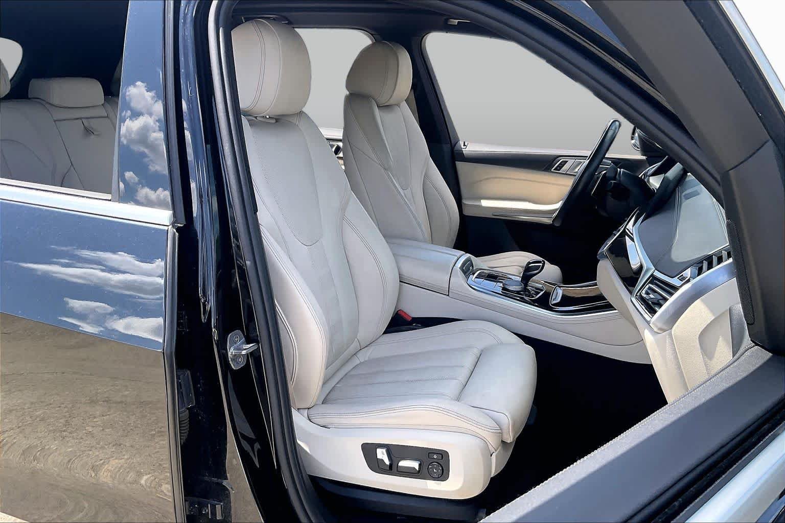 Used 2019 Black Sapphire Metallic BMW xDrive40i image 8