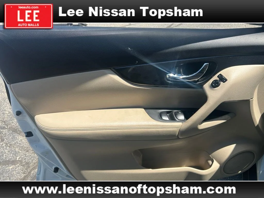 Used 2019 Pearl White Tricoat Nissan SV image 23