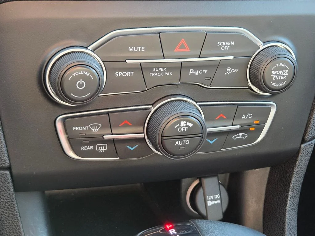 Used 2023 Purple Dodge SXT image 31