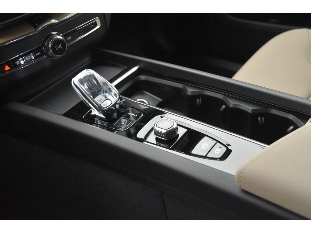 Used 2026 Crystal White Metallic Volvo Plus image 36