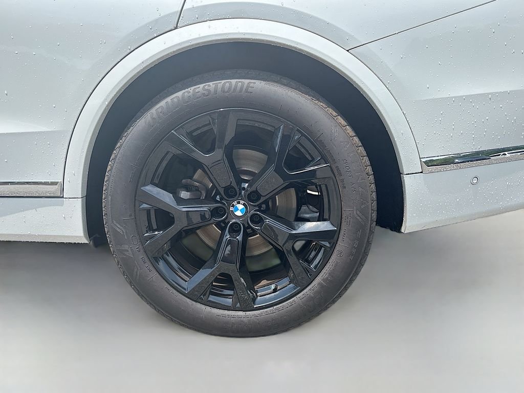 Used 2023 White BMW xDrive40i image 11