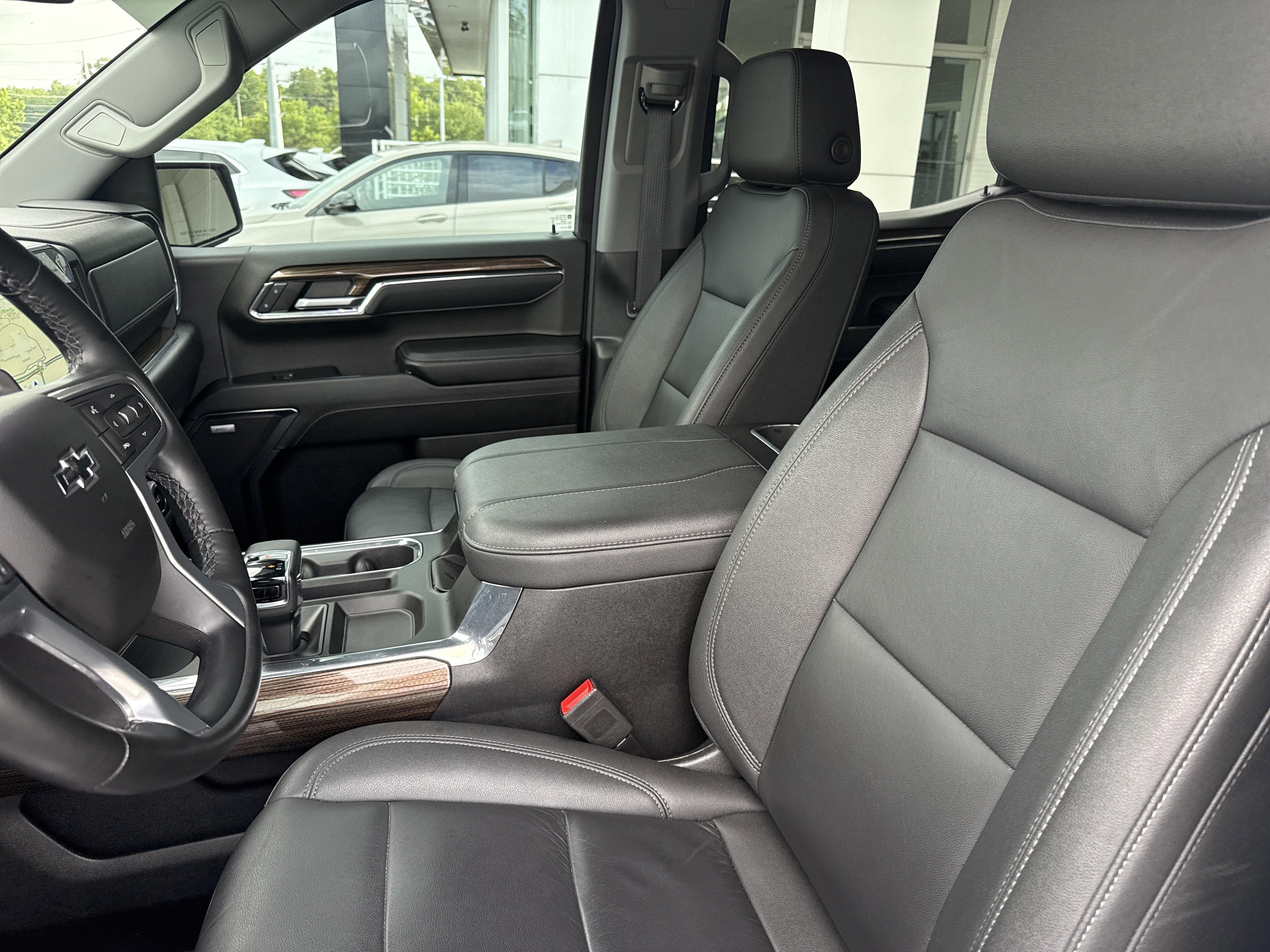 Used 2024 Summit White Chevrolet RST image 5