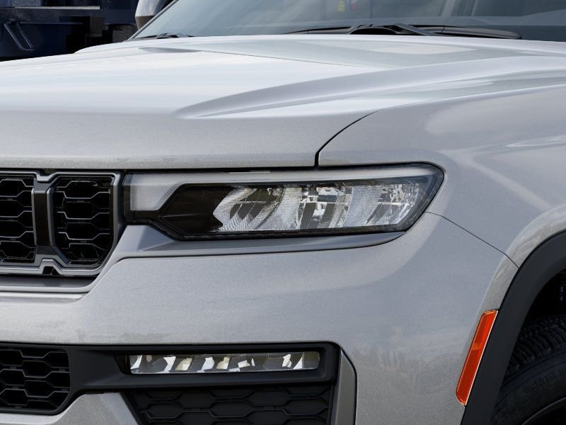New 2026 Silver Zynith Exterior Paint Jeep Limited image 10