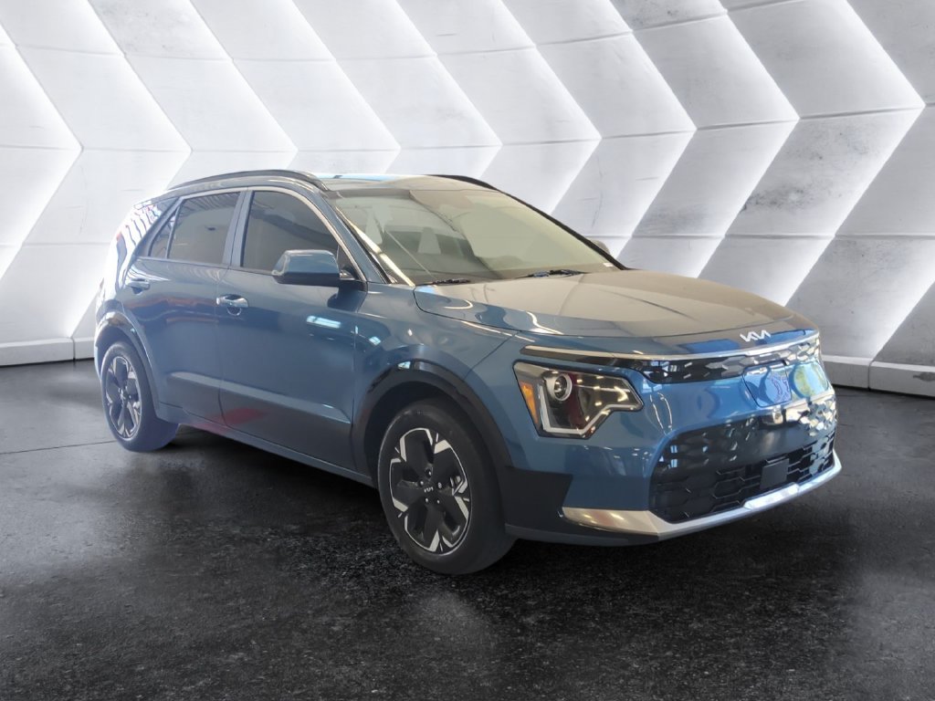 Certified Used 2025 Blue Kia Wind image 1