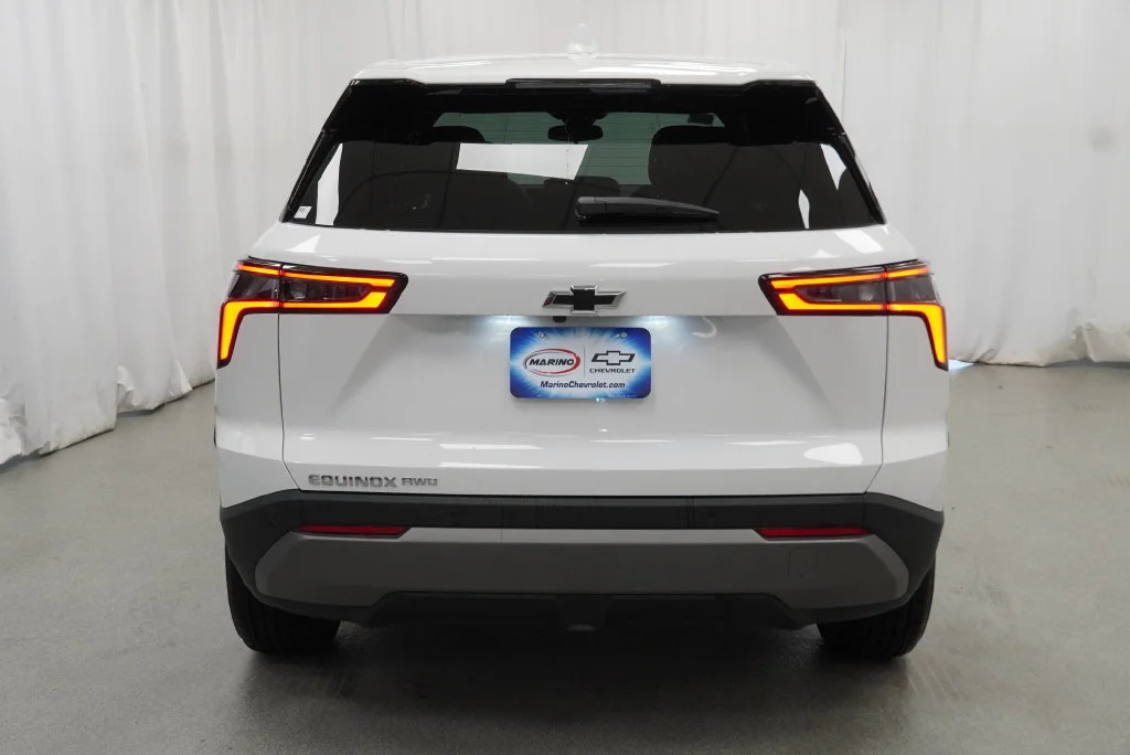 New 2027 Summit White Chevrolet LT image 35