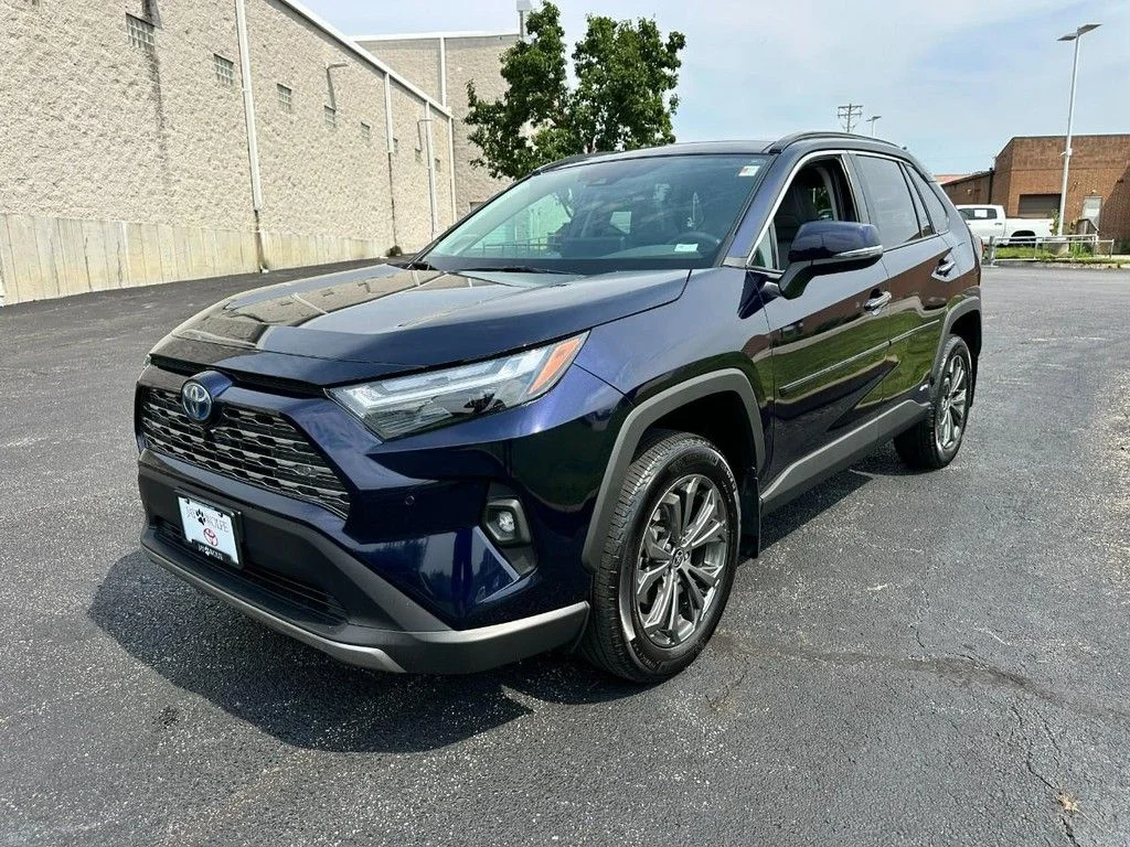 Used 2024  Toyota Limited image 10
