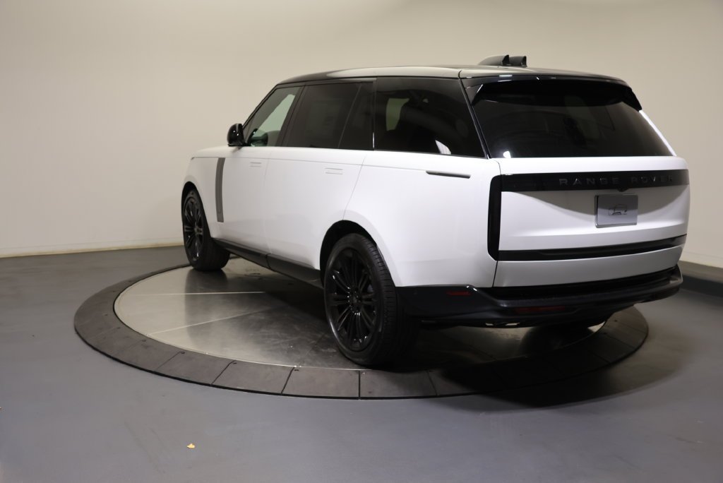 New 2027 Fuji White Land Rover SE image 3