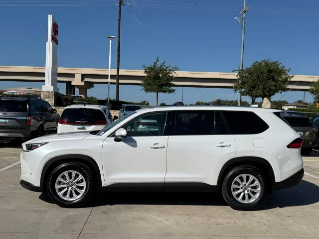 Certified Used 2024 WIND CHILL PEARL Toyota XLE image 5