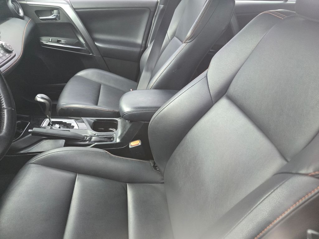 Used 2018 White Toyota SE image 19