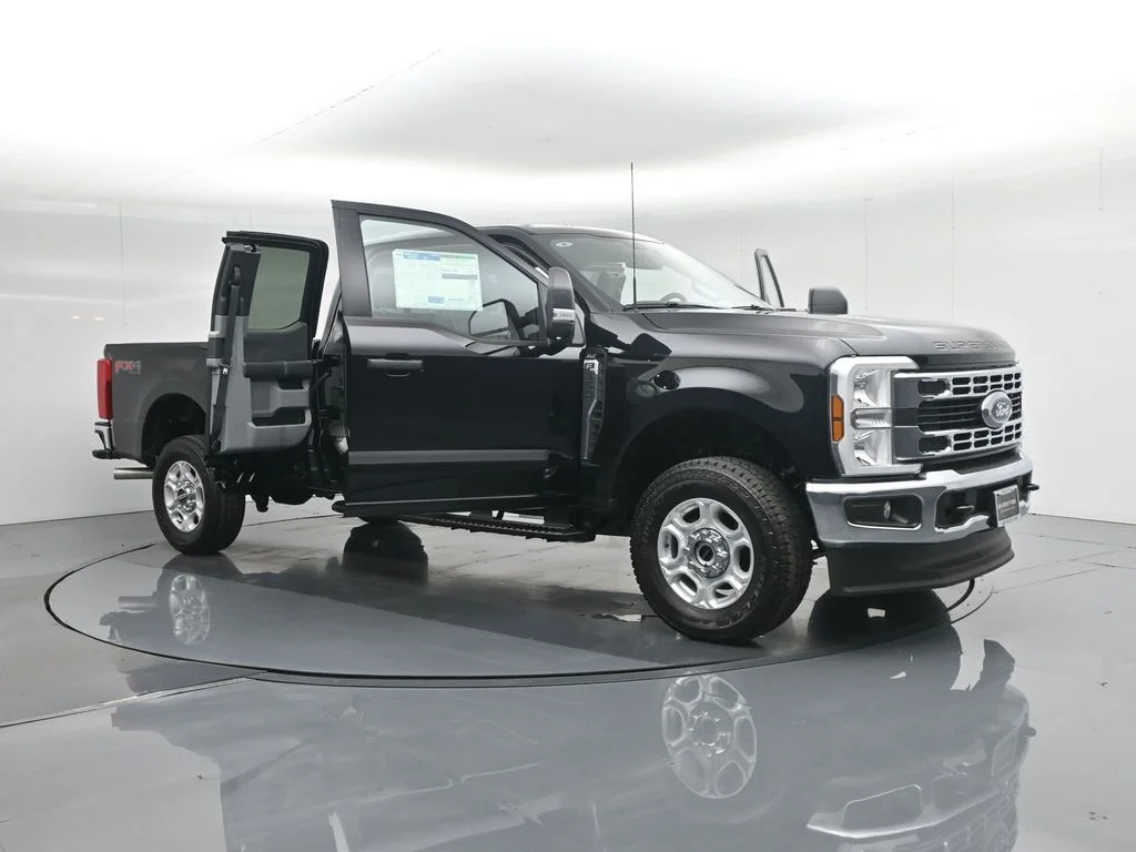 New 2026 Agate Black Metallic Ford XLT image 31