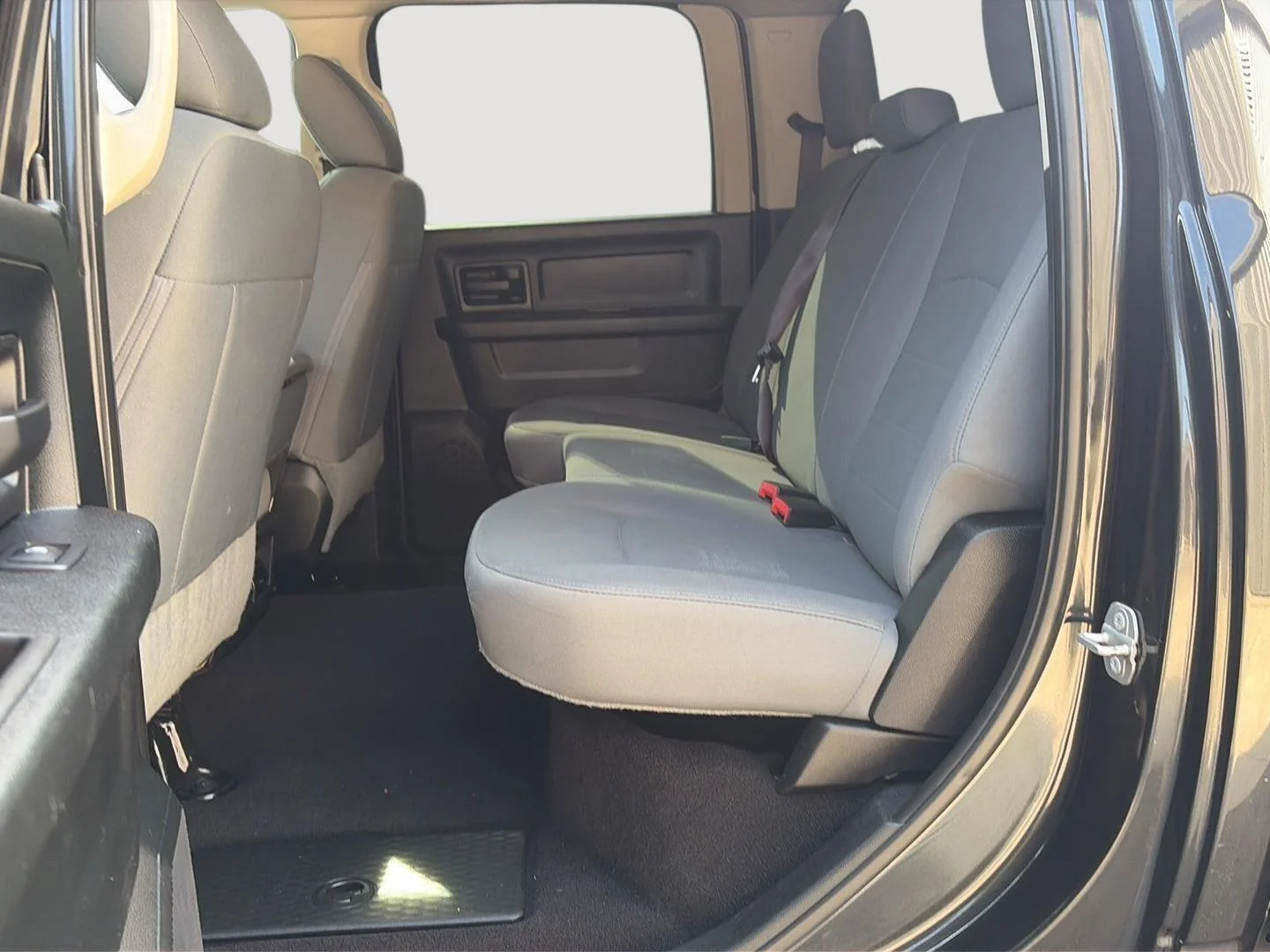 Used 2018 Brilliant Black Crystal Pearl Ram Express image 25