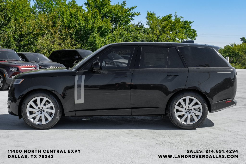 New 2027 Santorini Black Metallic Land Rover SE image 13