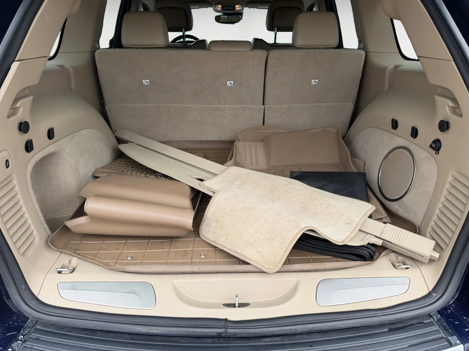 Used 2018 True Blue Pearlcoat Jeep Overland image 19