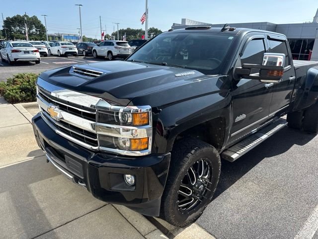 Used 2019 Black Chevrolet High Country image 2