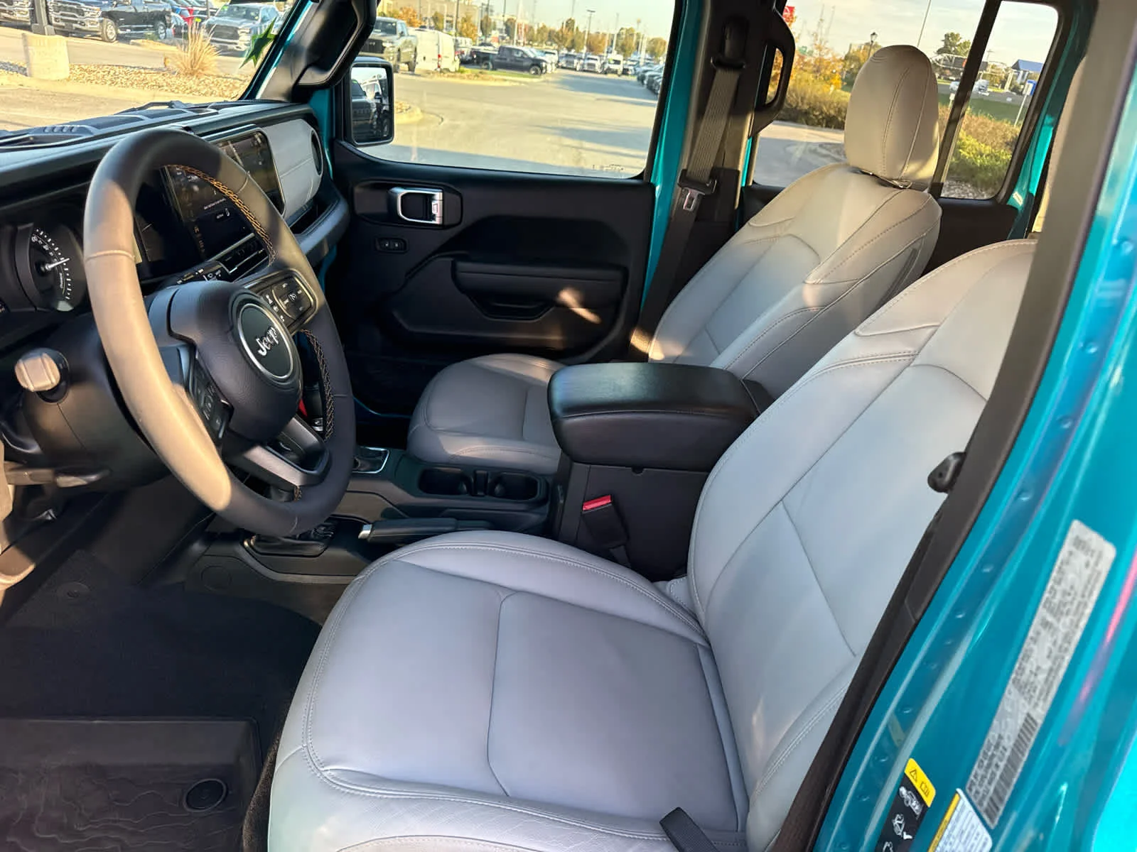Used 2024 Bikini Pearl Coat Jeep Sport S image 9