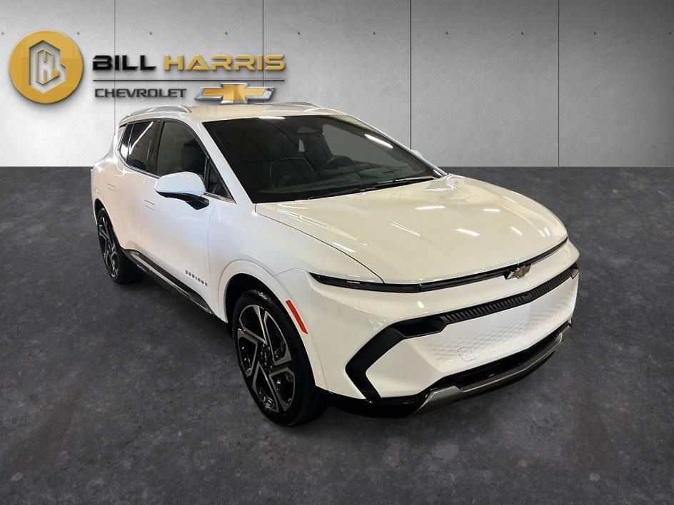Used 2026 White Chevrolet LT image 9