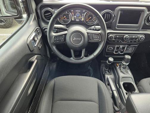 Used 2021 Gray Jeep Unlimited Sport Altitude image 13