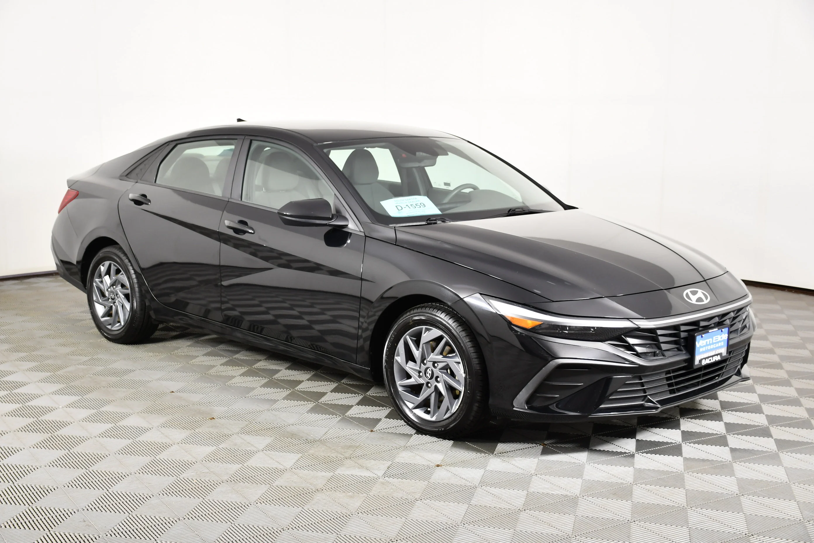 Used 2024 Abyss Black Hyundai SEL image 4