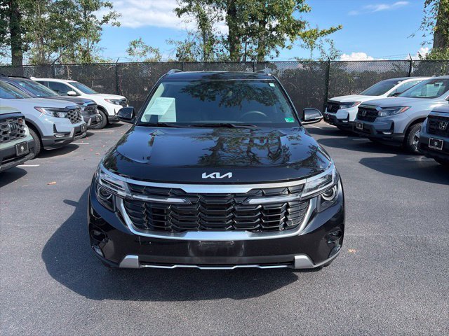 Used 2025 Fusion Black Kia S image 3